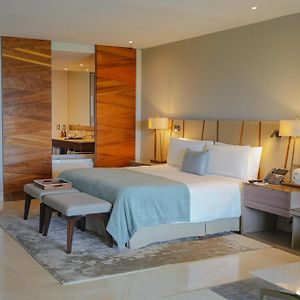 Ambassador Pool Suite